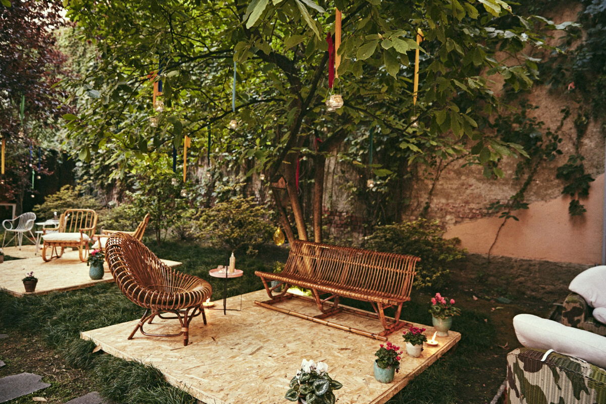 Rosantica Location - Panchina e Poltrona di Vimini - Giardino