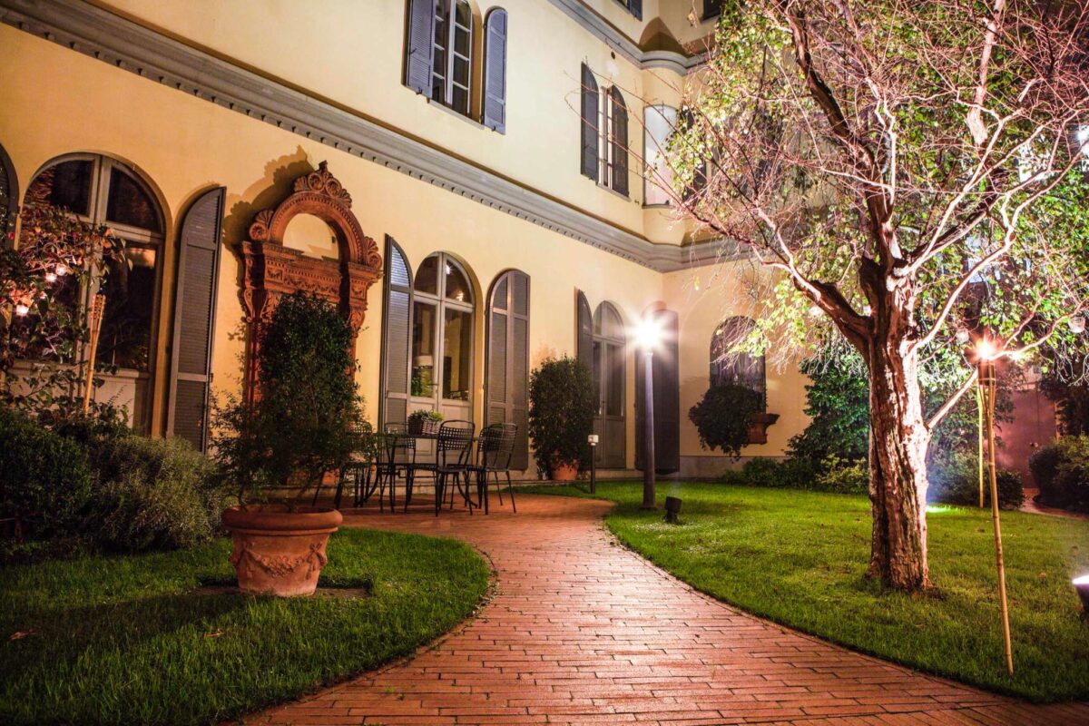 Cernaia Location - Brera Milano - Cortile di sera