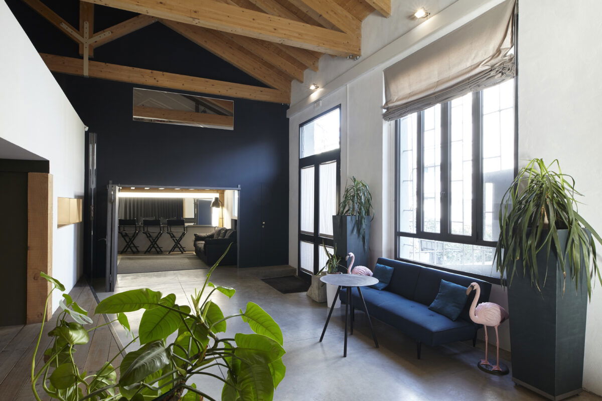 Atelier Eventi Isonzo - Location Navigli - Finestre e Divanetti